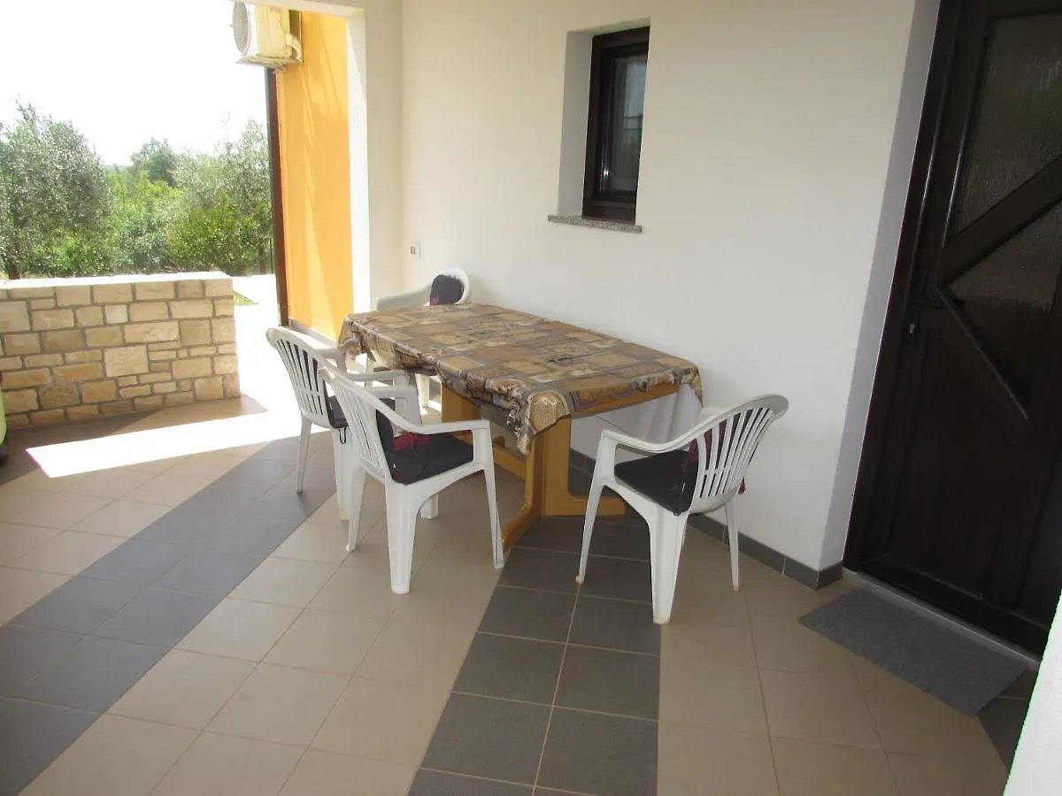 Apartments With A Parking Space Vilanija, Umag - 17240