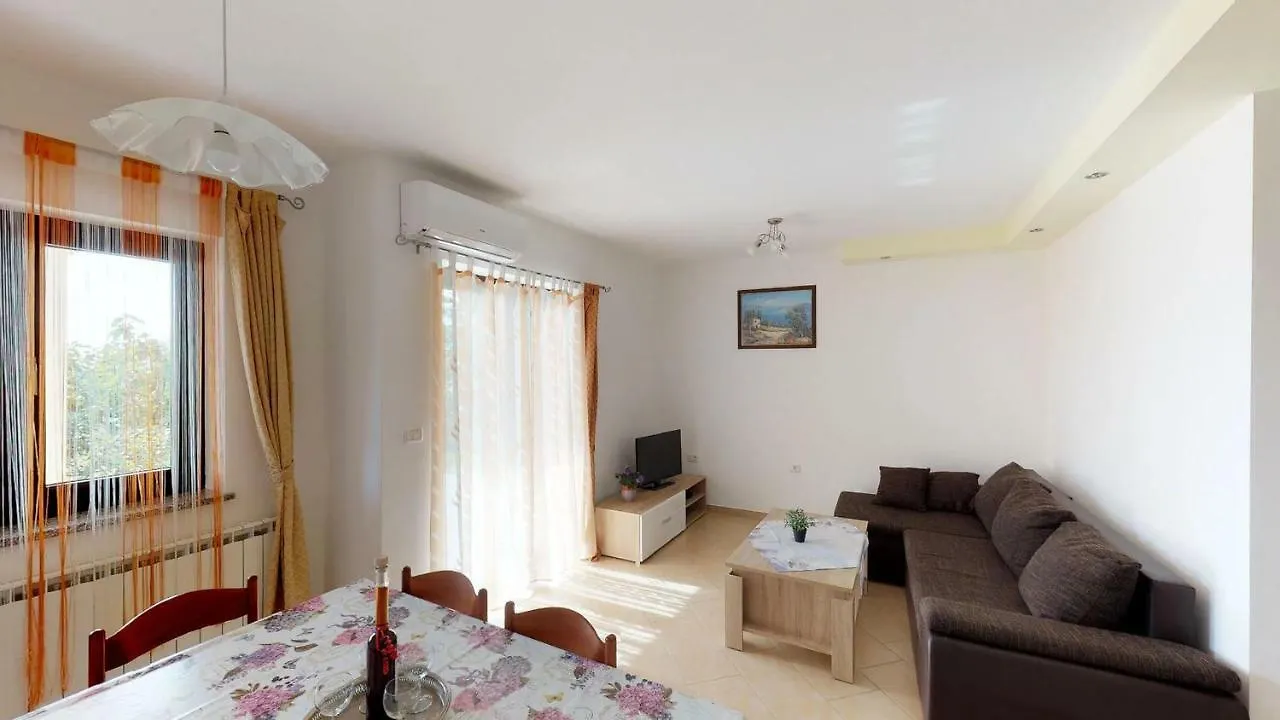Apartments With A Parking Space Vilanija, Umag - 17240