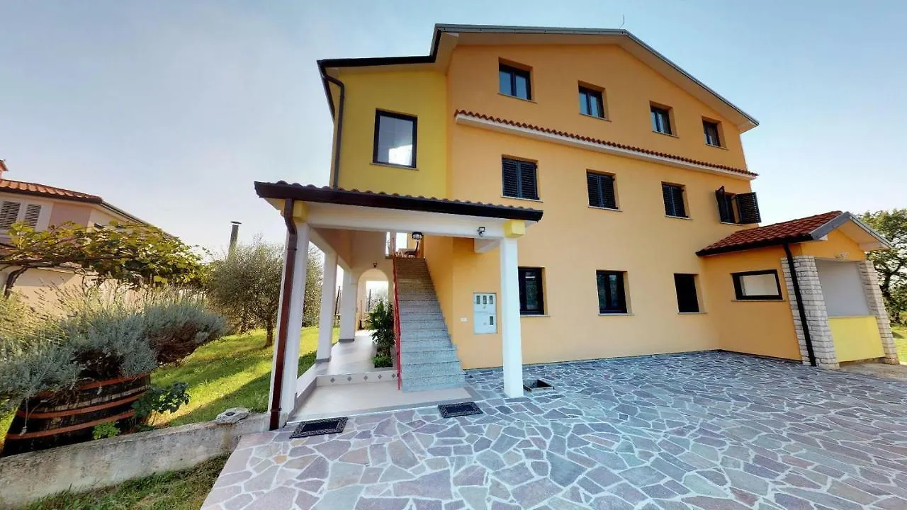 Apartments With A Parking Space Vilanija, Umag - 17240